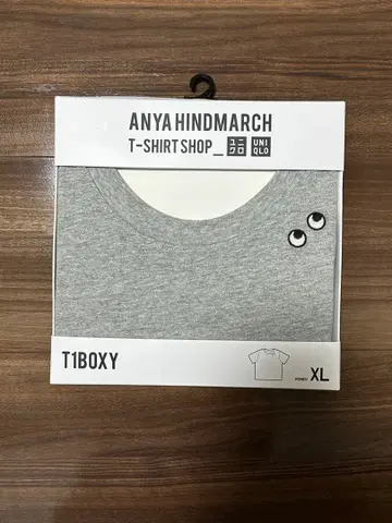 유니클로 ANYA HINDMARCH XL 그레이 T셔츠