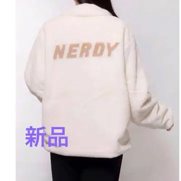 택 포함 새상품 NERDY 널디 에코 퍼 자켓 화이트 계열 로고