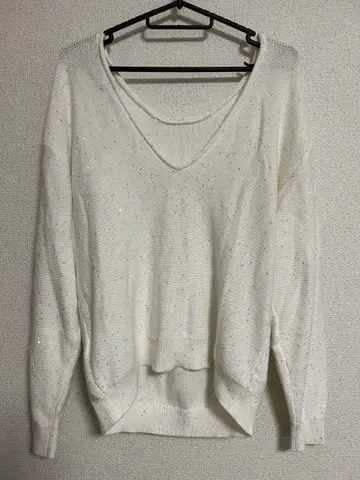 [ 새상품 택 포함 ] ZARA 자라 화이트 V넥 스팽글 니트