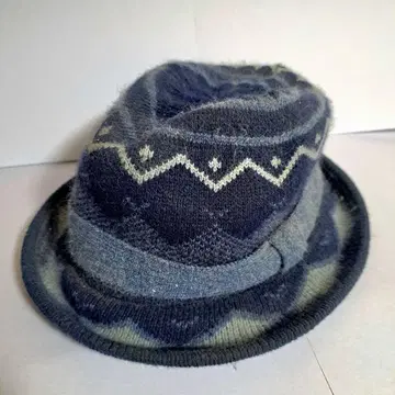 override 네이비 계열 울 햇