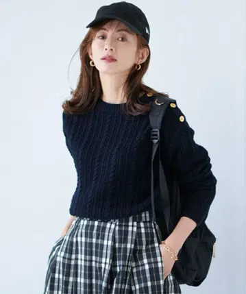 컨디션 최상 23구 세탁 가능 골드 버튼 케이블 니트 울 100 네이비