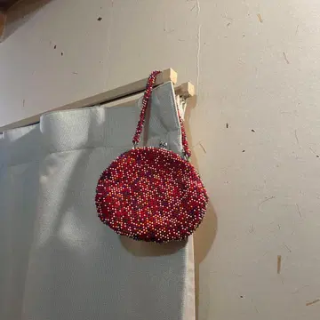 컬러풀 비즈의 원형 핸드백