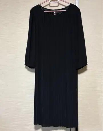 블랙 플리츠 긴팔 원피스