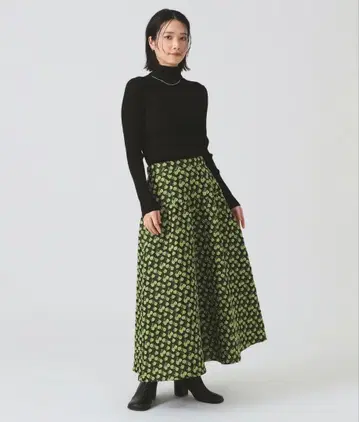 Ray BEAMS 플라워 자카드 플레어 스커트