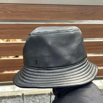 CA4LA 블랙 쉘 가죽 버킷 햇