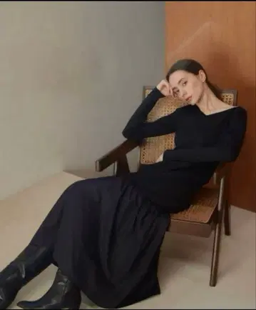 메종 셀론 브이넥 도킹 드레스 블랙