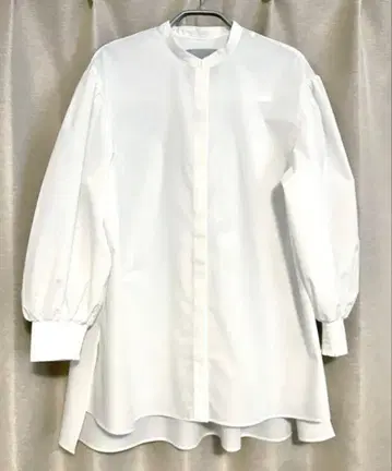 UNFILO 볼륨 슬리브 블라우스 (화이트) M