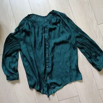 르쿠르 블랑 빈티지 새틴 질감 다크 그린 긴팔 블라우스 셔츠 그린