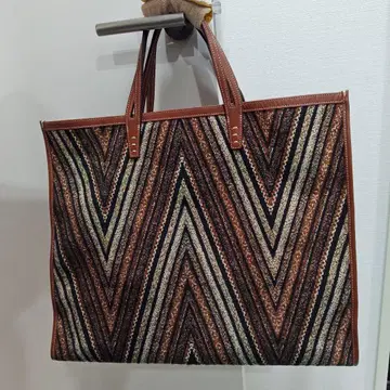 새상품급 아바케이션 탱크 지그재그 패턴 토트백 여행 가방