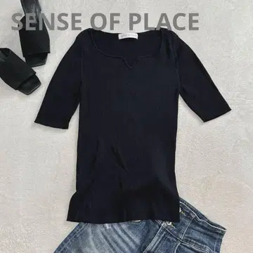 [ SENSE OF PLACE ] 슬릿 넥 리브 티셔츠 블랙 F