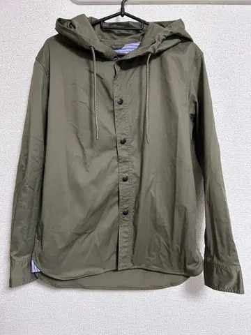 올리브 카키 후드 부착 마운틴 후드티