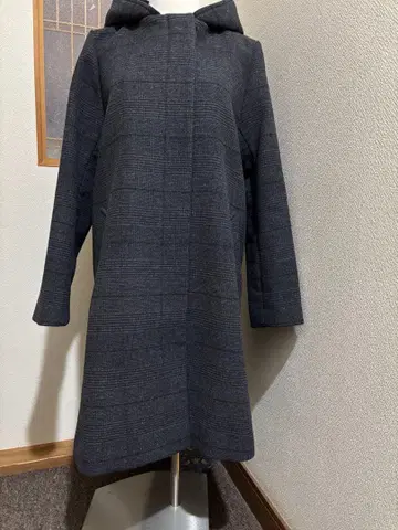 후드 부착 다크 그레이 롱 코트