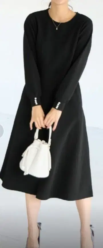 주름이 잘 가지 않는 포근하고 따뜻한 엠보싱 속기모 포켓 원피스