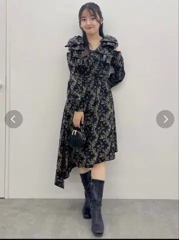 리본 숄더 비대칭 원피스 dazzlin