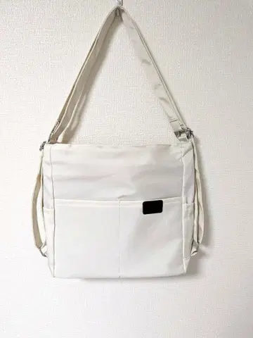 화이트 네이비 컨버터블 숄더백