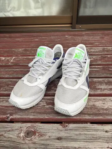 리복 고어텍스 스니커즈 화이트/네이비/그린