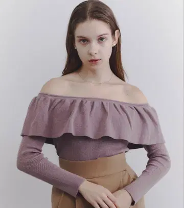 [ Luan ] 프릴 오프숄더 니트 그레이쉬 베이지