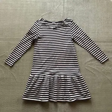 스트라이프 긴팔 플레어 원피스