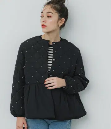 [ 택 포함 새상품 ] coca 펄 퀼팅 개더 페플럼 자켓