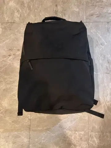 유니클로 비즈니스 블랙 백팩