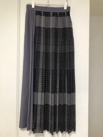[ 미사용 새상품 ] ADORE 하운드투스 체크 프린트 플리츠 롱 스커트