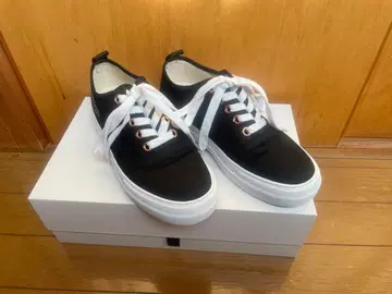 MAISON MAVERICK 블랙 스니커즈