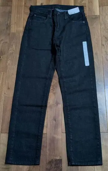 새상품 [UNIQLO] 레귤러 핏 청바지 BLACK 29인치