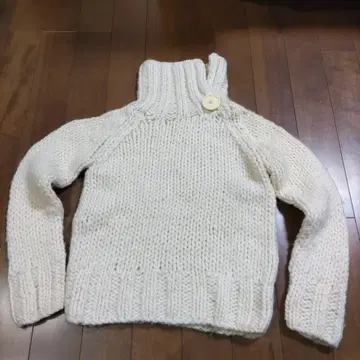 아이보리 터틀넥 니트 COMMENT VIVRE