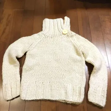 아이보리 터틀넥 니트 COMMENT VIVRE