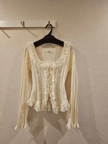 [ 루미네 한정판 ] Sustainable 프릴 니트 풀오버 SNIDEL