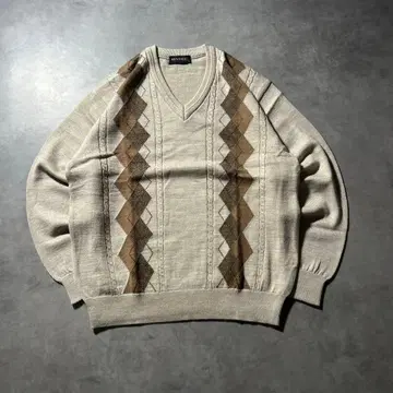 빈티지 베이지 올 패턴 기하학 무늬 V넥 디자인 니트 스웨터