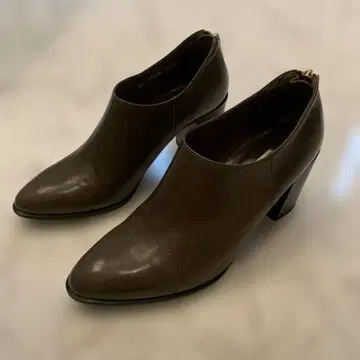 23.5 [새상품급] DIANA 가죽 숏부츠