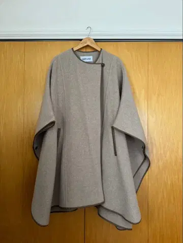 MANTECO 베이지 판초