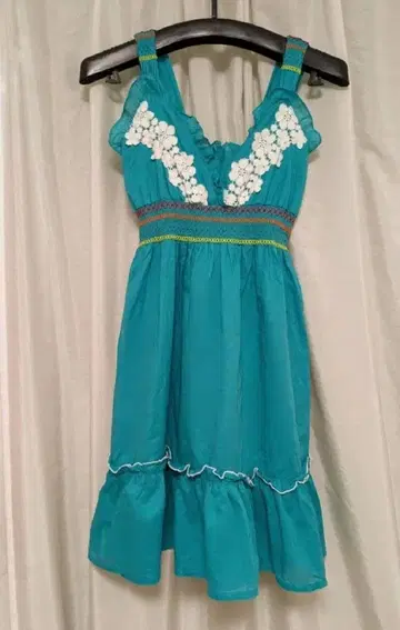 터콰이즈 플라워 자수 원피스