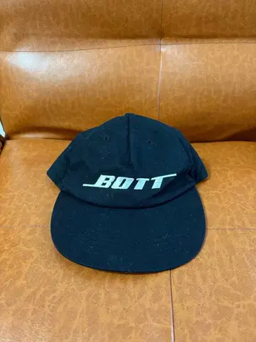 BOTT 블랙 캡 스냅백