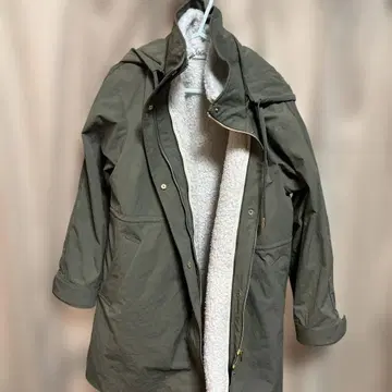 카키 모즈 코트 보아 안감 부착