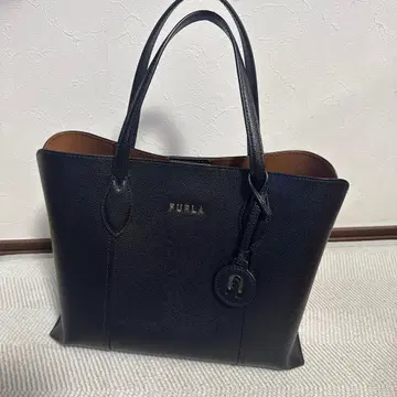 FURLA 블랙 가죽 토트백