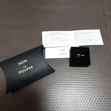 NOIR DE POUPEE 스톤 귀걸이