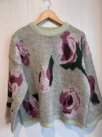 [Ameri Vintage] 꽃무늬 릴랙스핏 스웨터