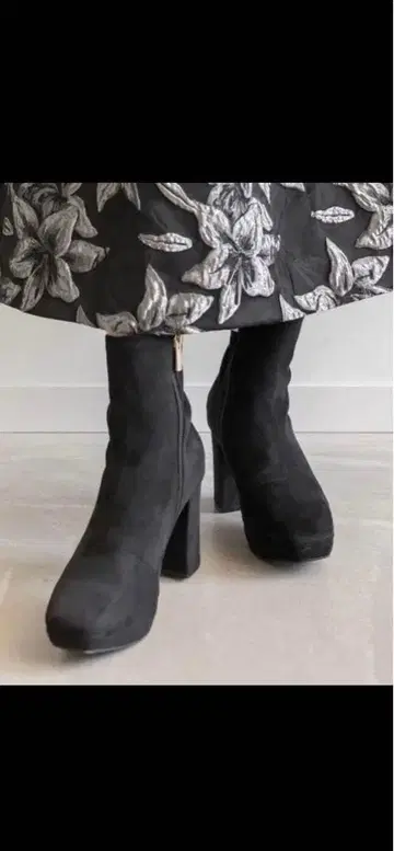 RANDA 블랙 스웨이드 부츠 M 사이즈