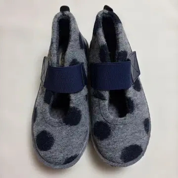 새상품급 Rin Clover 린 클로버 따뜻한 소재 발등 벨트 스니커즈