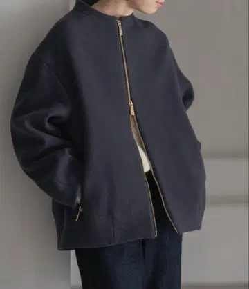 NOBLE 레이즈드 넥 지퍼 코트 2025