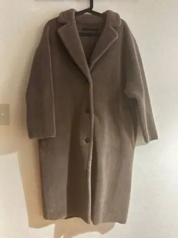 KBF 보아 롱 코트 브라운