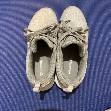 Reebok 무빙 에어 그레이 스니커즈