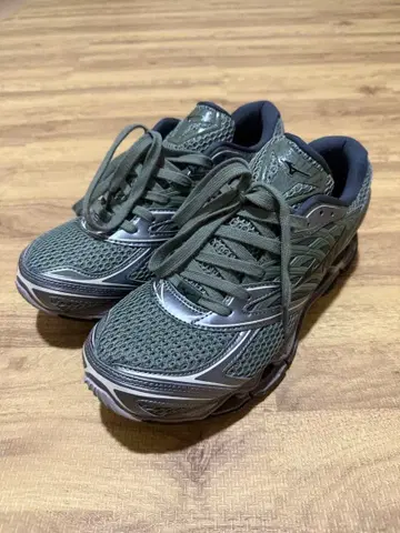 WAVE PROPHECY LS 올리브 그린 x 블랙 x 메탈릭 그레이