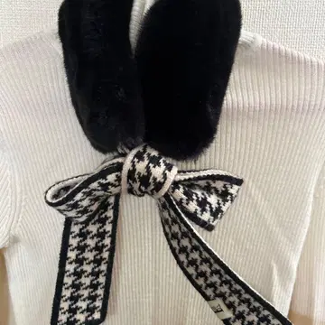 HILLDI 퍼 달린 하운드 투스 머플러