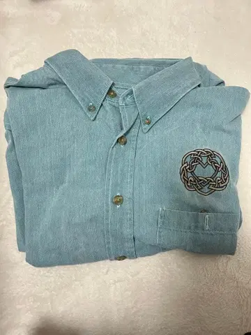 스카이블루 데님 긴팔 셔츠 (자수) 구제 의류