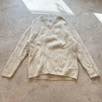 s3269 유니클로 긴팔 니트 V넥 울100% 스웨터 루즈핏