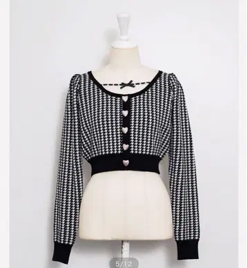 pium 레이스 테이프 하트 버튼 니트