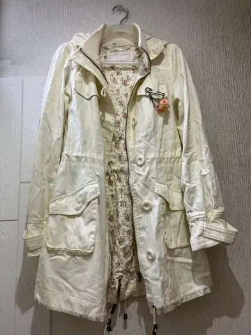 리즈리사 모즈 코트 화이트